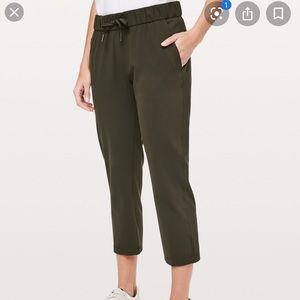 Lululemon On the Fly Crop Woven